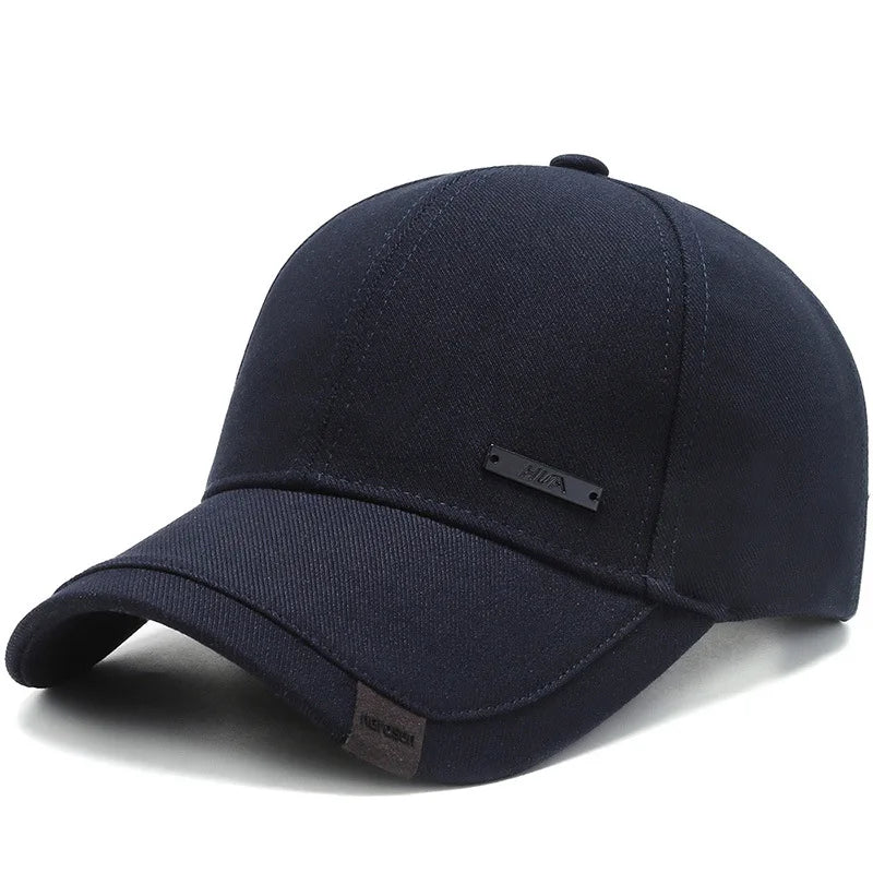 Boné preto blackout unissex com aba curva, ajuste traseiro e design minimalista – ideal para estilo urbano e conforto diário