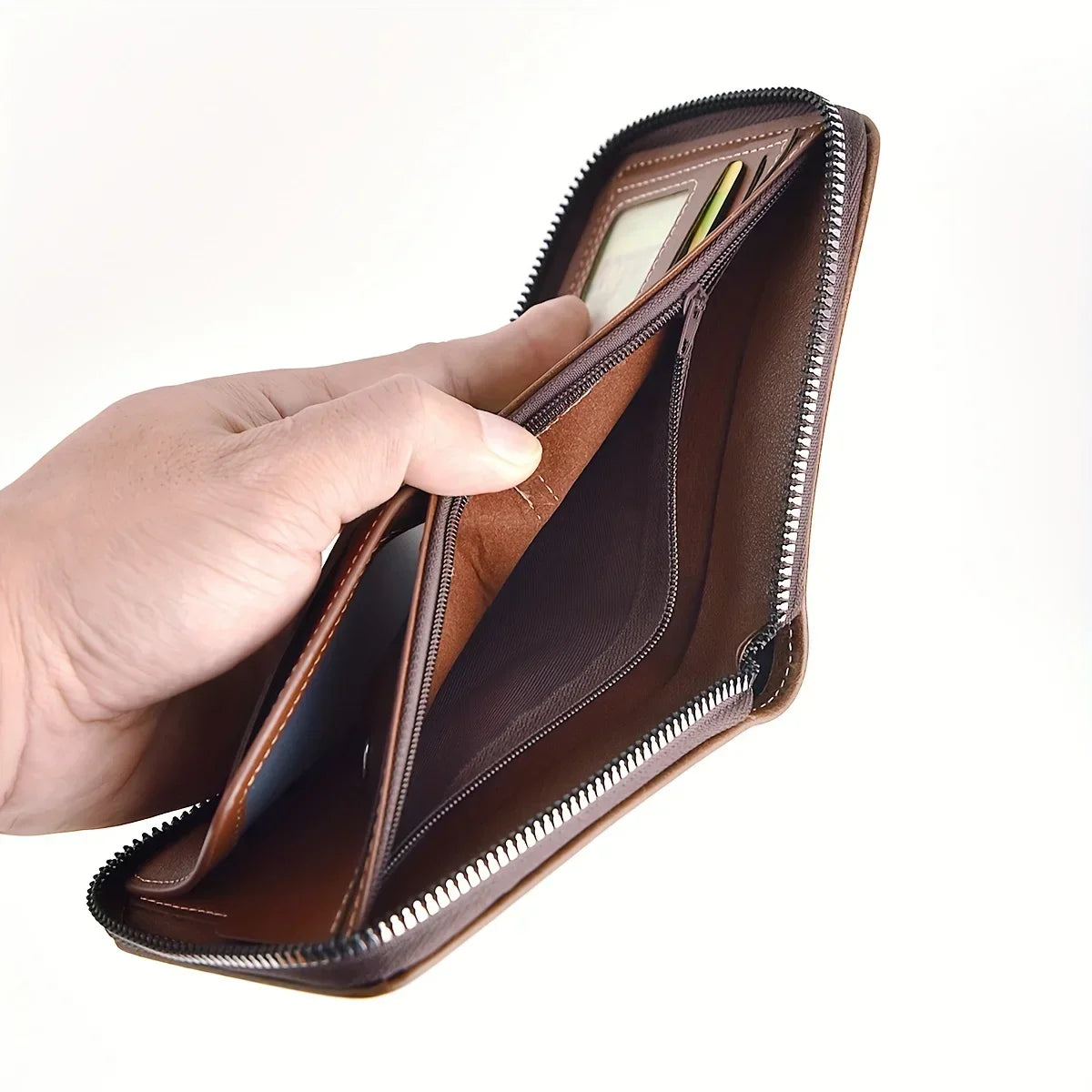 Carteira masculina de couro sintético com porta-moedas e divisórias.