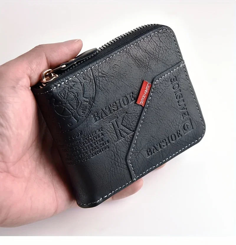 Carteira masculina de couro sintético com porta-moedas e divisórias.