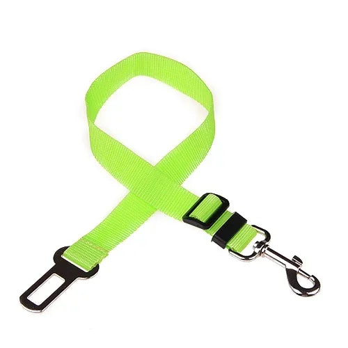 Cinto de segurança ajustável para pets, ideal para cães e gatos no carro. Encaixe universal, resistente, confortável e fácil de usar