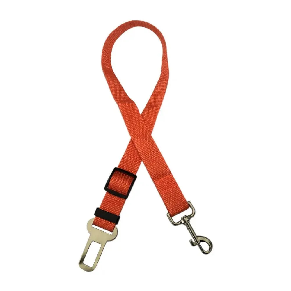 Cinto de segurança ajustável para pets, ideal para cães e gatos no carro. Encaixe universal, resistente, confortável e fácil de usar