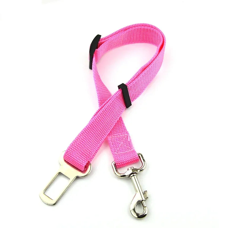 Cinto de segurança ajustável para pets, ideal para cães e gatos no carro. Encaixe universal, resistente, confortável e fácil de usar