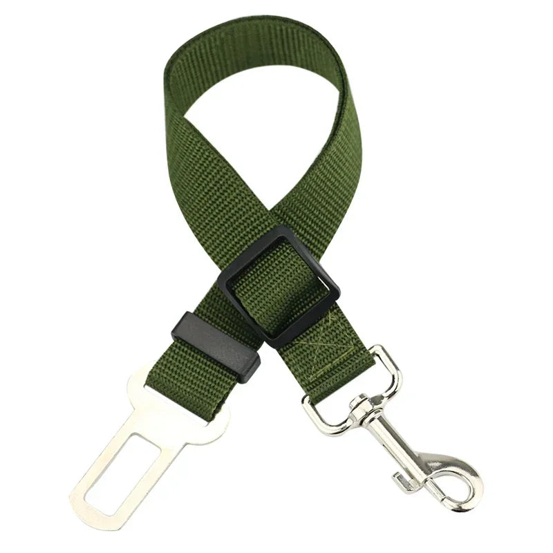 Cinto de segurança ajustável para pets, ideal para cães e gatos no carro. Encaixe universal, resistente, confortável e fácil de usar