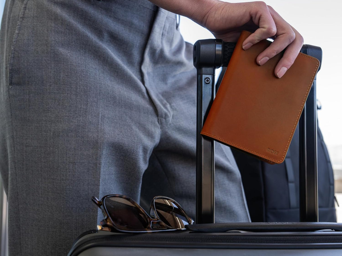 GPS rastreador para passaporte e documentos compatível com Apple e Android.