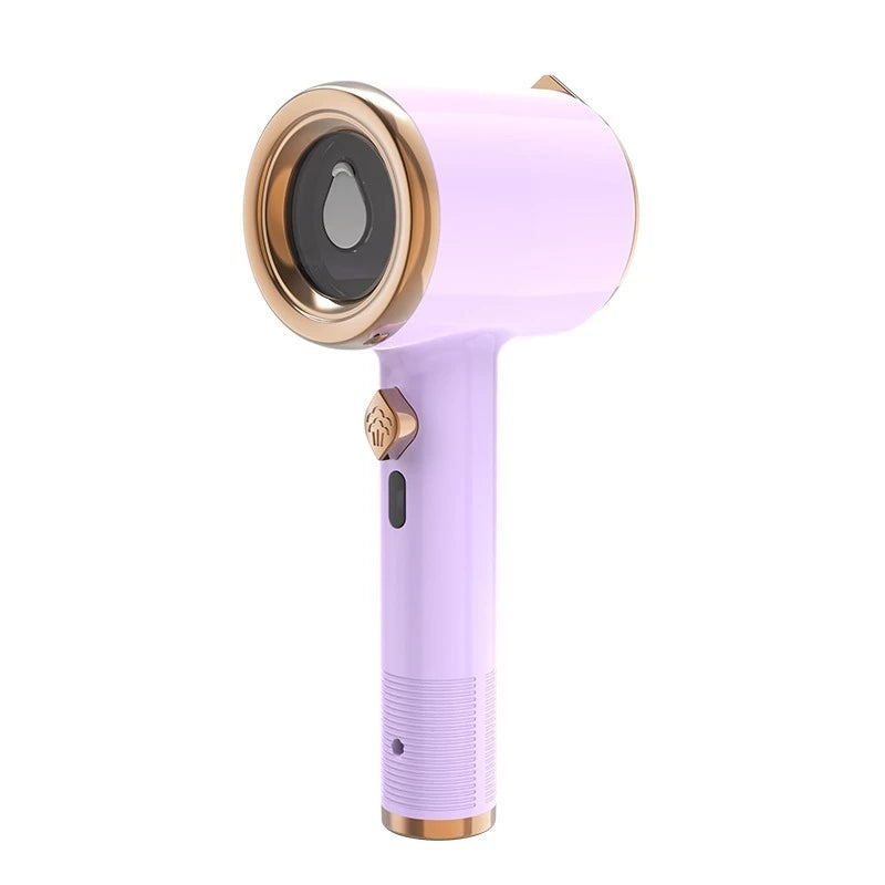 Máquina de passar roupa portátil com vapor seco e úmido. Compacta, leve e ideal para uso suspenso em viagens ou no dia a dia.