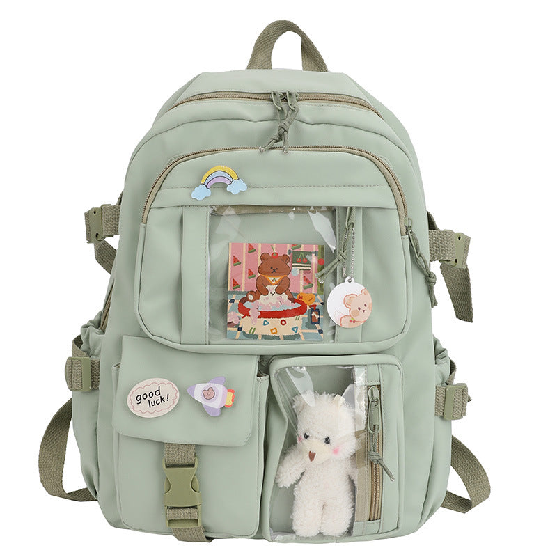 Mochila infantil feminina com estampa colorida, material leve em poliéster, alças acolchoadas confortáveis, bolsos amplos e design alegre, ideal para uso escolar.