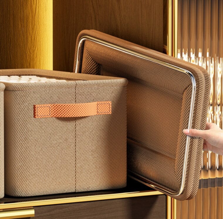 Organizador de guarda-roupa dobrável, prático e espaçoso.