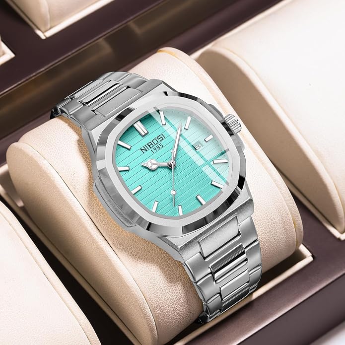 Relógio masculino em aço inoxidável com design sofisticado e resistente, perfeito para uso diário ou ocasiões especiais.