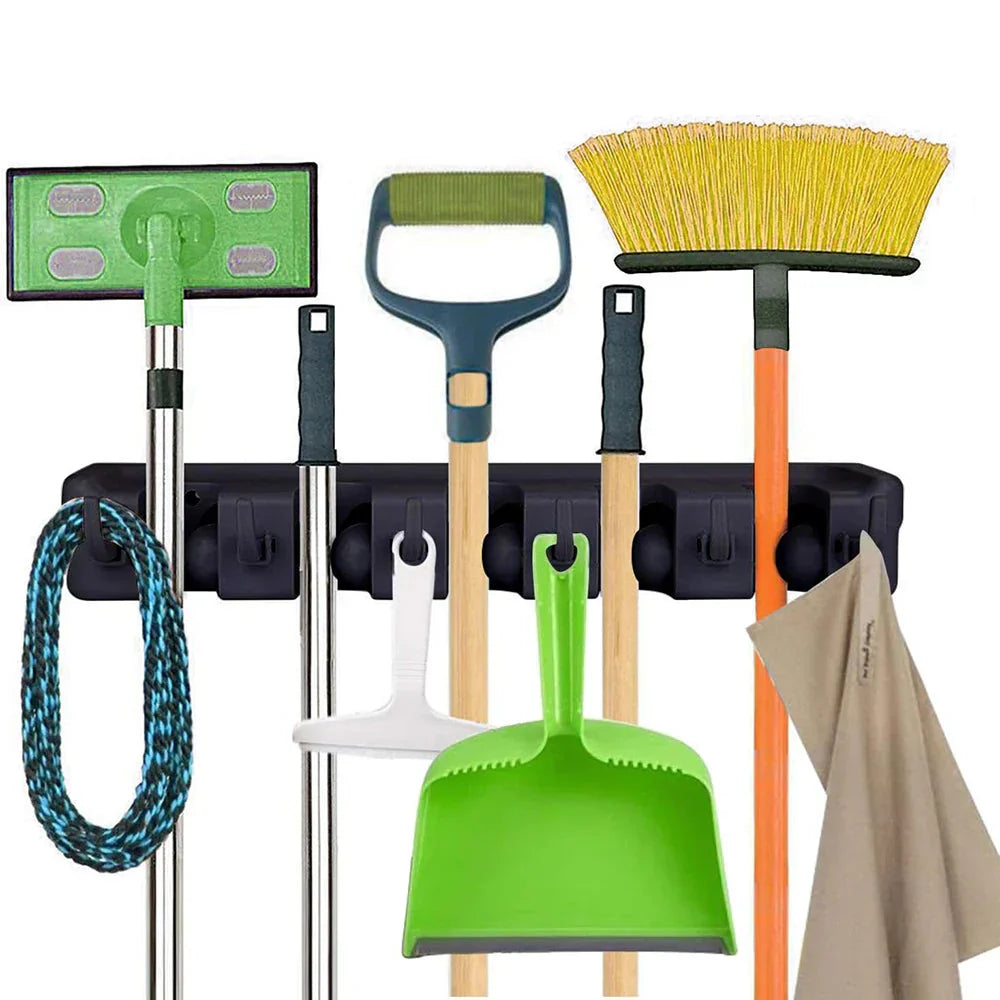 Suporte organizador de vassoura para parede, prático e resistente.
