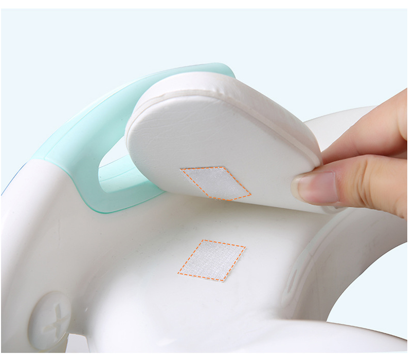 Assento sanitário infantil seguro, confortável e fácil de usar.