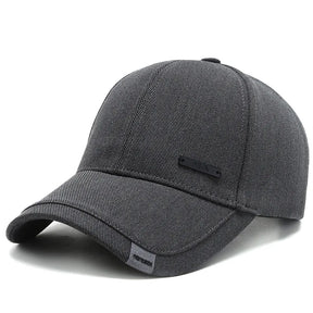 Boné preto blackout unissex com aba curva, ajuste traseiro e design minimalista – ideal para estilo urbano e conforto diário