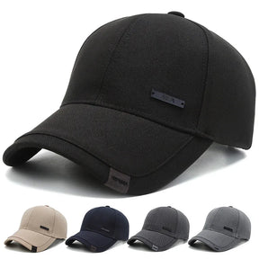 Boné preto blackout unissex com aba curva, ajuste traseiro e design minimalista – ideal para estilo urbano e conforto diário