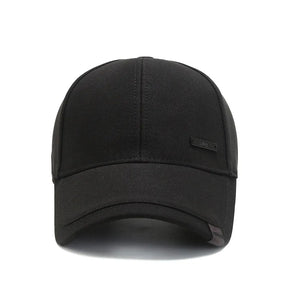 Boné preto blackout unissex com aba curva, ajuste traseiro e design minimalista – ideal para estilo urbano e conforto diário