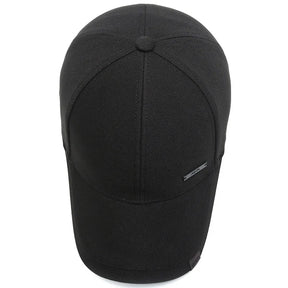 Boné preto blackout unissex com aba curva, ajuste traseiro e design minimalista – ideal para estilo urbano e conforto diário