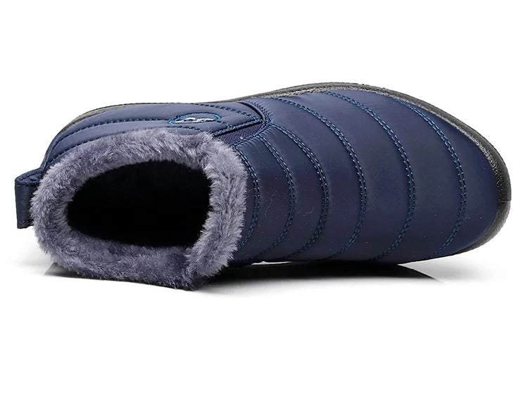 Bota feminina de cano curto leve, impermeável e confortável para uso diário.