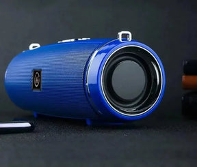 Caixa de som portátil Bluetooth potente com bateria recarregável.