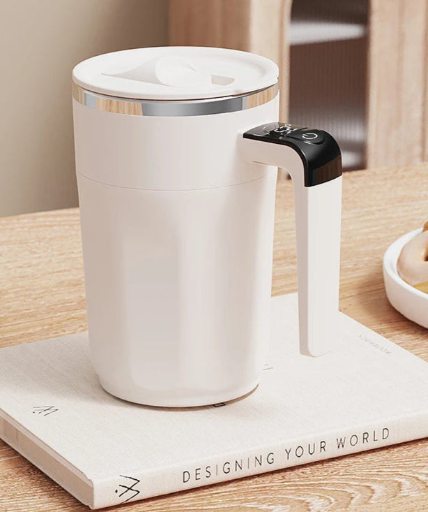 Caneca inteligente com base de aquecimento magnético e carregamento por indução. Mantém bebidas quentes e carrega celular. Design moderno e funcional.
