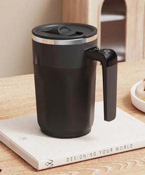 Caneca inteligente com base de aquecimento magnético e carregamento por indução. Mantém bebidas quentes e carrega celular. Design moderno e funcional.