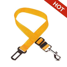Cinto de segurança ajustável para pets, ideal para cães e gatos no carro. Encaixe universal, resistente, confortável e fácil de usar