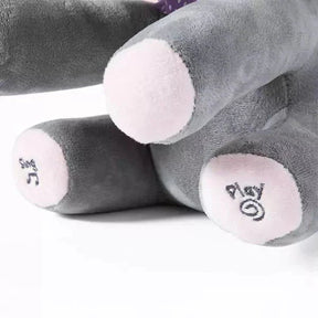 Elefante de pelúcia macio e fofo para crianças e decoração.