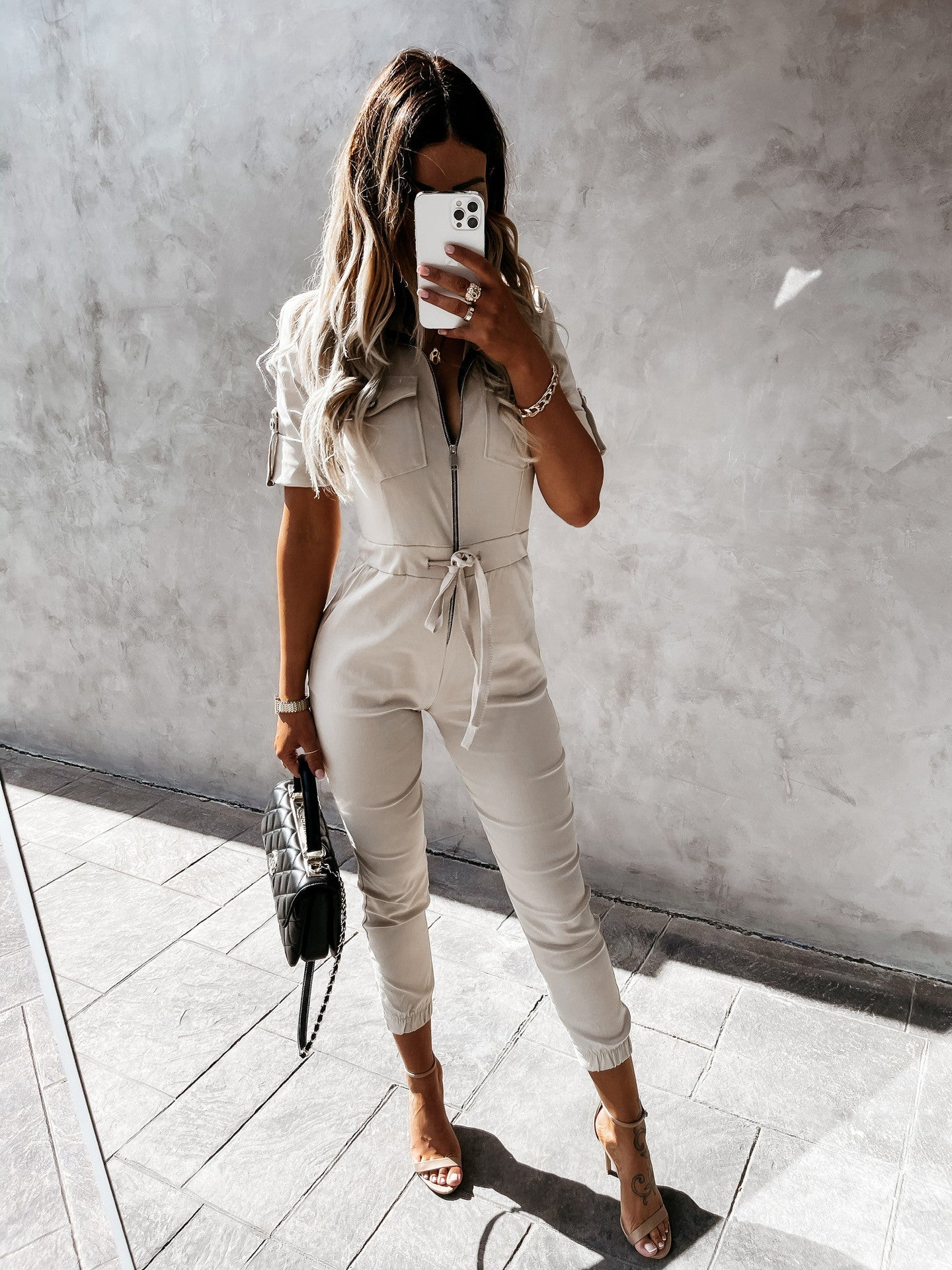 Macacão feminino de alfaiataria longo, elegante com corte sofisticado, ideal para ocasiões formais