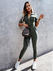 Macacão feminino de alfaiataria longo, elegante com corte sofisticado, ideal para ocasiões formais