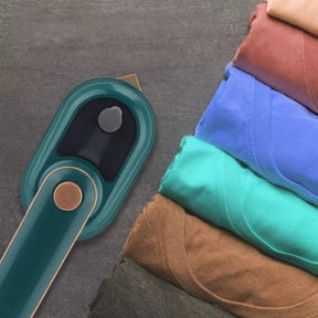 Mini ferro de passar portátil, leve e prático para viagens.
