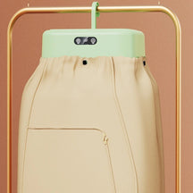 Mini secador portátil dobrável com bico direcionador, ideal para secagem rápida em casa ou viagens. Compacto, leve e com controle de temperatura.