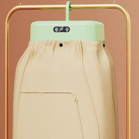 Mini secador portátil dobrável com bico direcionador, ideal para secagem rápida em casa ou viagens. Compacto, leve e com controle de temperatura.
