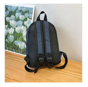 Mochila infantil do Homem-Aranha em design 3D estilizado, vermelha e preta, com alças acolchoadas, rodinhas e bolsos resistentes para escola e brincadeiras