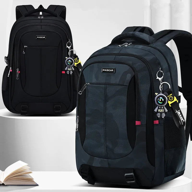 Mochila escolar infantil para menino com design resistente, alças confortáveis e estampas divertidas de personagens, perfeita para o dia a dia na escola