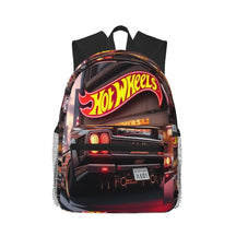 Mochila Hot Wheels infantil com estampa de carrinhos de corrida, material poliéster resistente, alças acolchoadas, bolsos laterais e design estilizado, perfeita para escola.