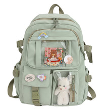 Mochila infantil feminina com estampa colorida, material leve em poliéster, alças acolchoadas confortáveis, bolsos amplos e design alegre, ideal para uso escolar.