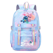 Mochila feminina temática Stitch Luffy One Piece, modelo rosa com alças ajustáveis e compartimento principal espaçoso para uso diário.