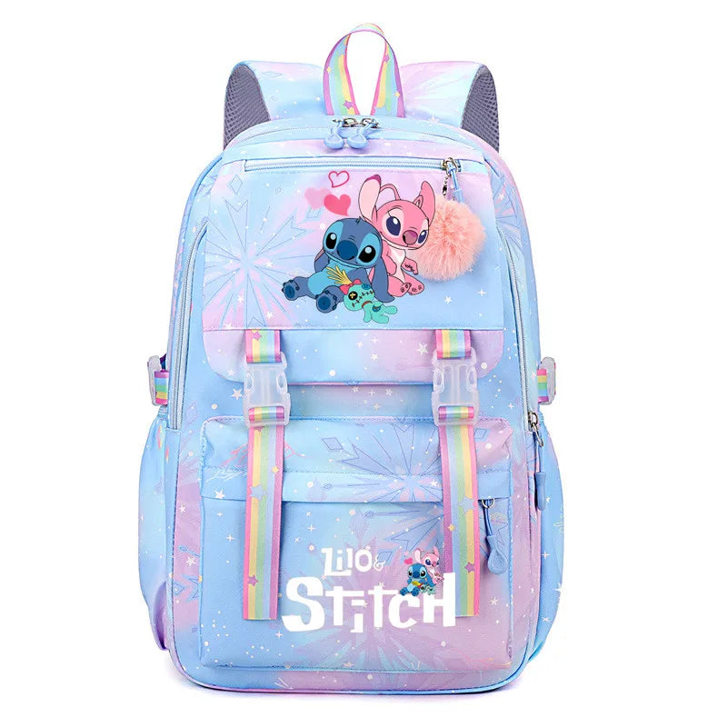 Mochila feminina temática Stitch Luffy One Piece, modelo rosa com alças ajustáveis e compartimento principal espaçoso para uso diário.
