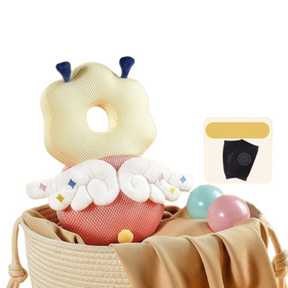 Kit proteção para bebê com almofada de cabeça e joelheiras antiderrapantes.