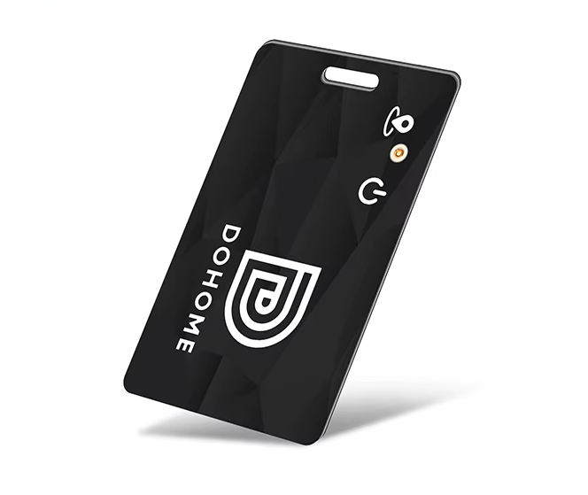 Rastreador veicular GPS modelo cartão discreto e preciso.