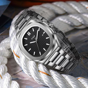 Relógio inteligente em aço moderno e resistente.