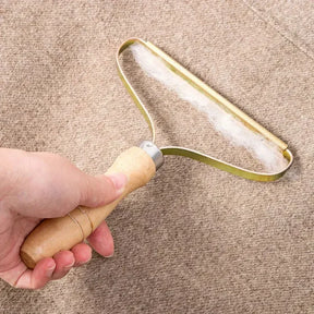 Removedor portátil de pelos e fiapos para roupas, sofás e cobertores. Ideal para quem tem pets. Funciona sem bateria e é fácil de usar.