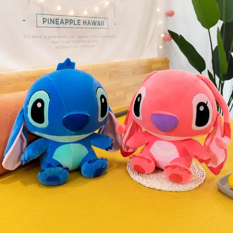 Boneco de pelúcia Stitch grande e macio para abraçar e decorar.