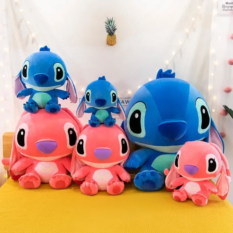 Boneco de pelúcia Stitch grande e macio para abraçar e decorar.