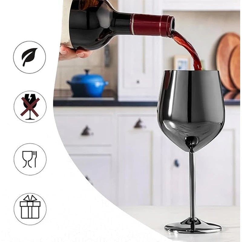 Kit com 3 taças de vinho em aço inoxidável elegantes e resistentes.