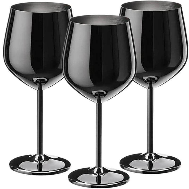 Kit com 3 taças de vinho em aço inox escovado. Elegantes, resistentes e térmicas, perfeitas para brindar com sofisticação em qualquer ocasião.