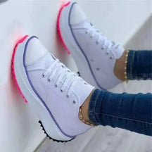 Tênis feminino casual cano alto com design moderno, tecido respirável e solado antiderrapante. Ideal para conforto e estilo no dia a dia.