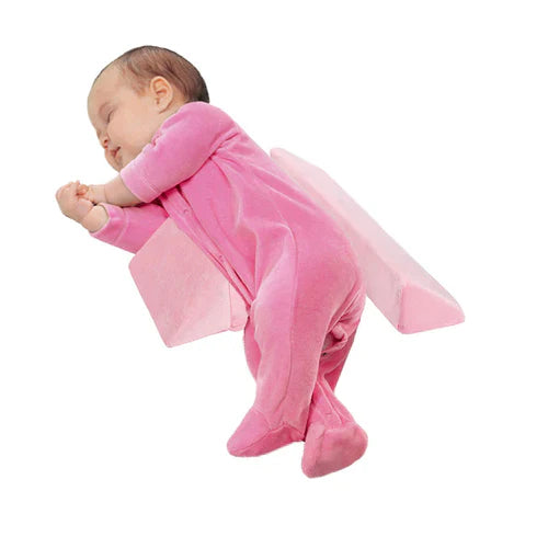 Travesseiro antirrefluxo para bebê com conforto e proteção.