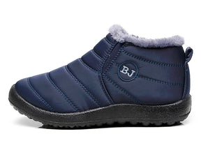 Bota feminina térmica com forro interno, solado antiderrapante e exterior impermeável. Ideal para dias frios, neve e looks de inverno com estilo.