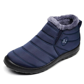 Bota feminina térmica com forro interno, solado antiderrapante e exterior impermeável. Ideal para dias frios, neve e looks de inverno com estilo.