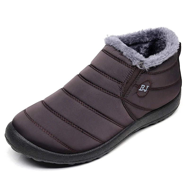 Bota feminina térmica com forro interno, solado antiderrapante e exterior impermeável. Ideal para dias frios, neve e looks de inverno com estilo.